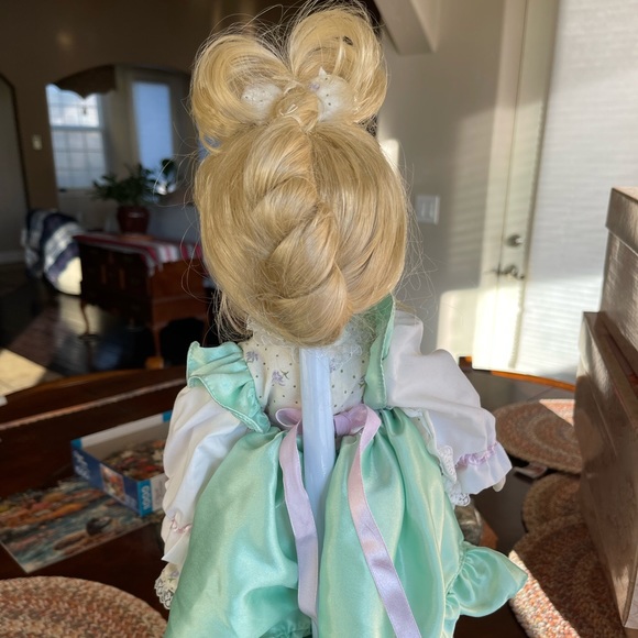 Precious Moments Four Seasons Limited Edition Porcelain Bisque Doll Spring 1989 - Picture 5 of 10